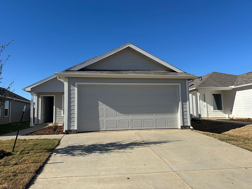 1st image of 4021 Equestrian Dr