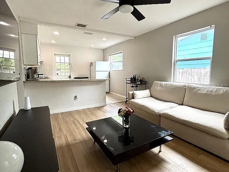2 bed, 1.0 bath, 750 sqft, $2,250 — Photo 3