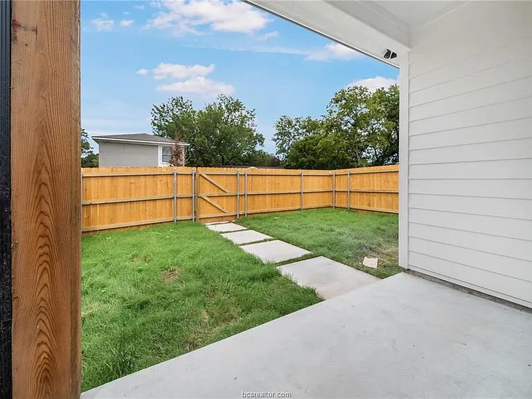 214 Lynn Dr — Photo 20
