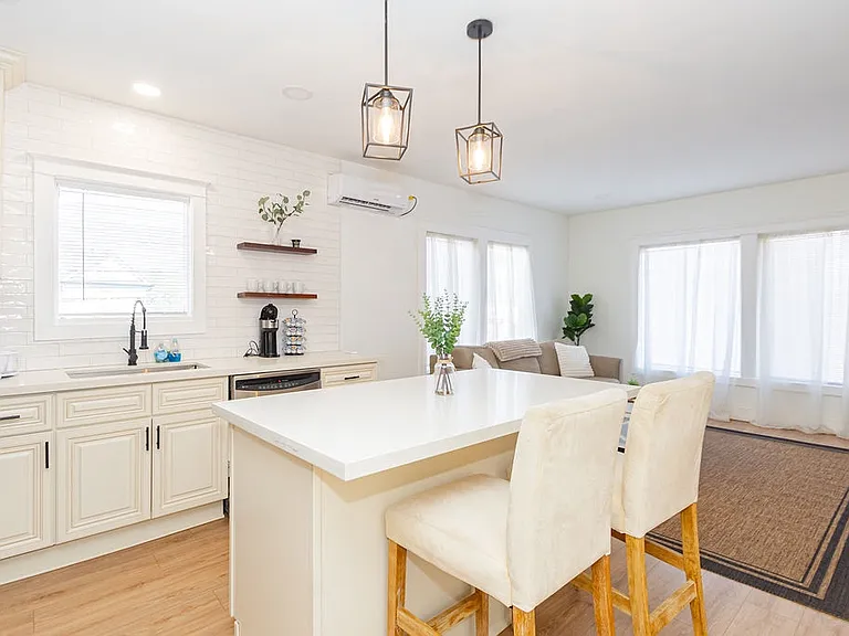 102 S Lockwood Dr #3 — Photo 2