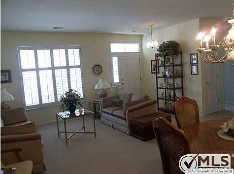 5th image of 17 Greenwillows Dr