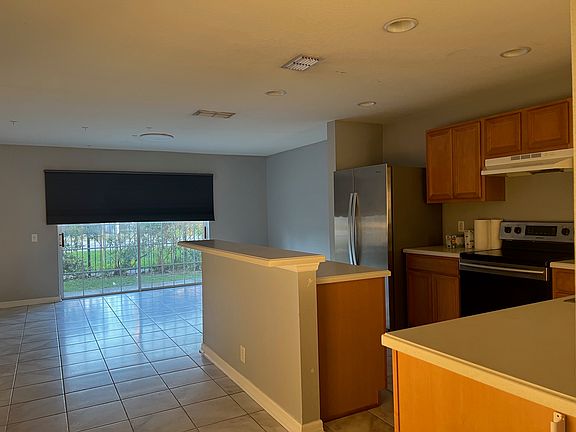 5th image of 2023 Searay Shore Dr