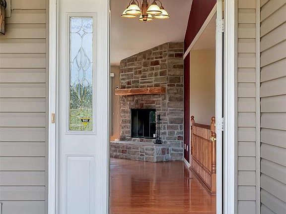 5th image of 114 E Ledge Rock Dr