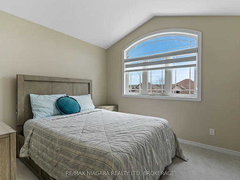 8511 Jennifer Cres — Photo 23