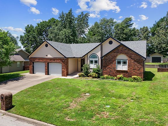 2nd image of 1014 Country Side Drive