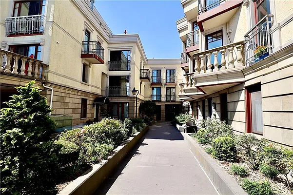 Sold by Maximillion Realty, Inc. | media 31