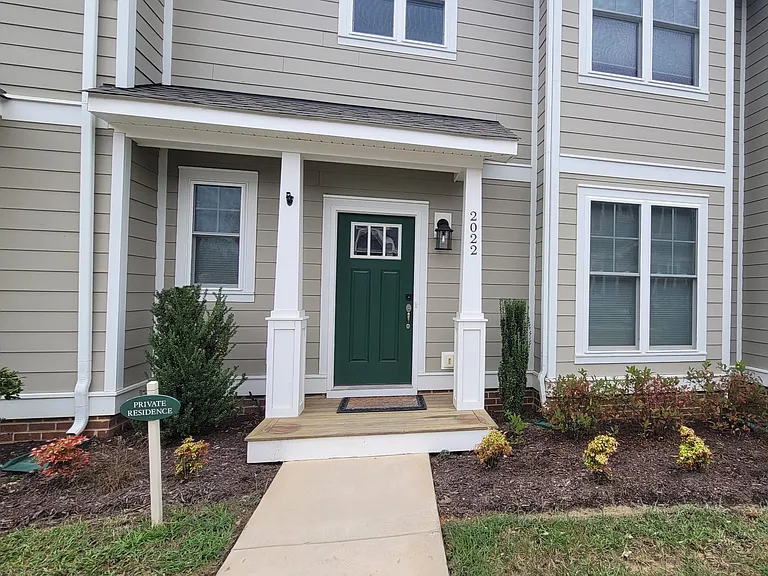 2022 Holmes Ct E — Photo 1