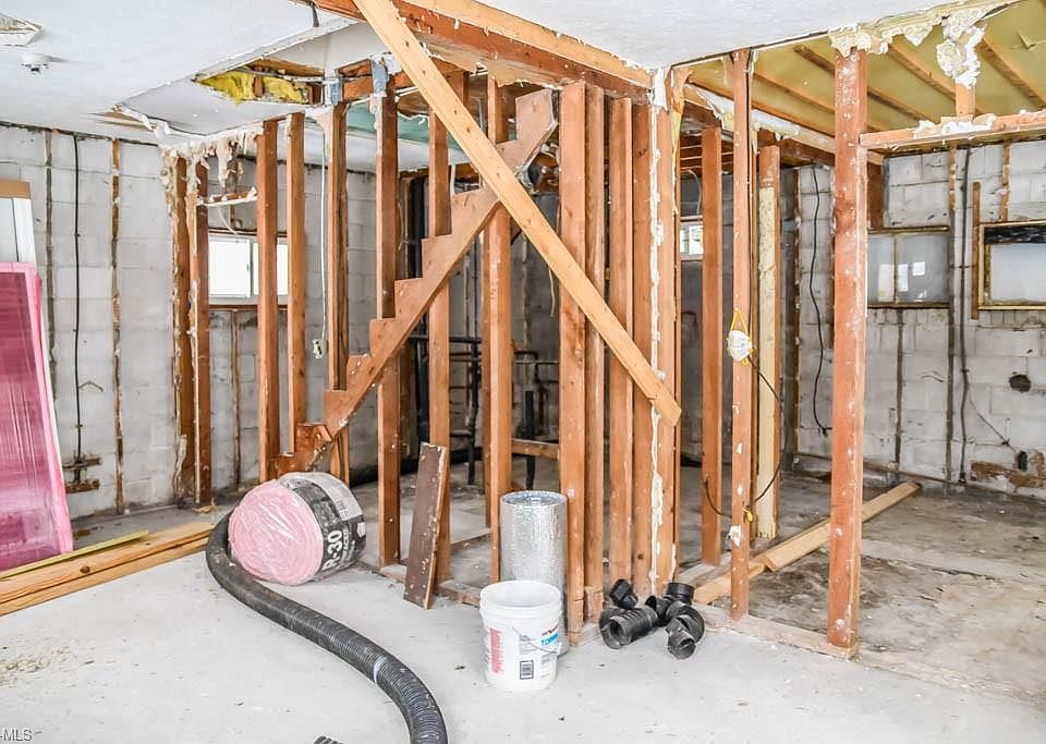 2nd image of 3203 Linda St