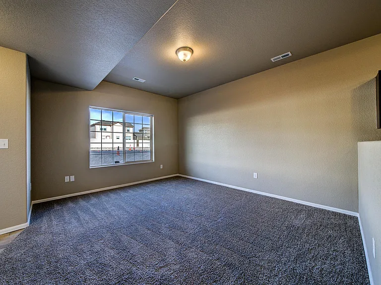 7685 Forest Meadows Ave — Photo 11