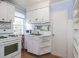 20-22 42nd St #3, Astoria, NY 11105