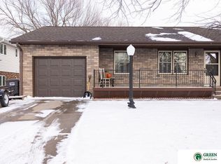 929 S Country Club Ave, York, NE 68467