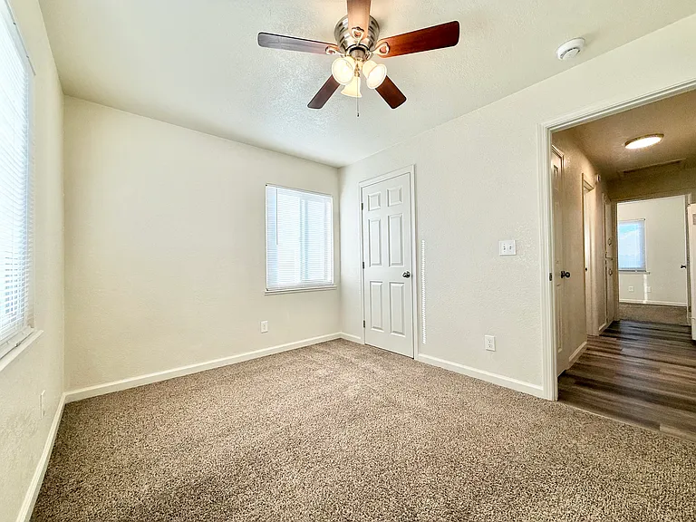 910 Elmo Ct — Photo 8
