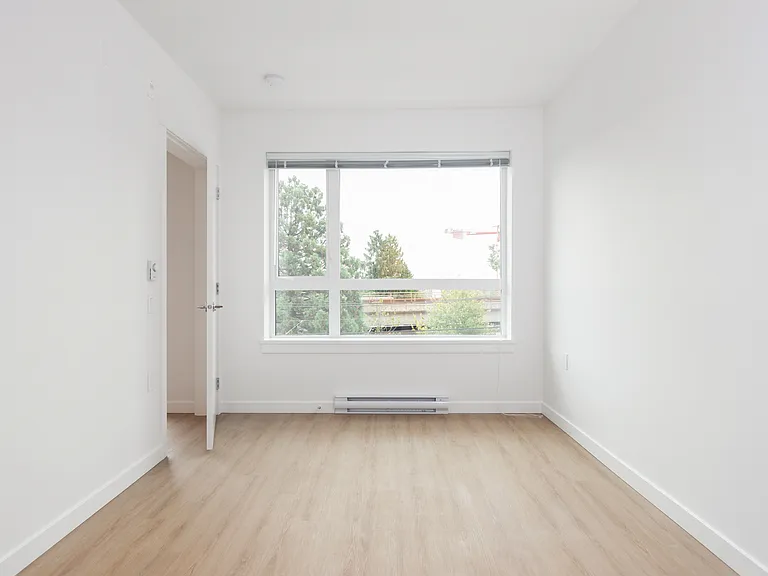 3655 Victoria Dr — Photo 37