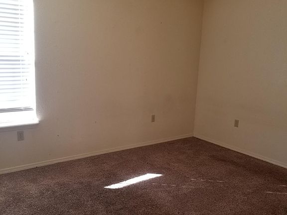5th image of 125 Townsgate Plz APT E