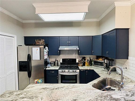 3rd image of 846 S Lake Cir