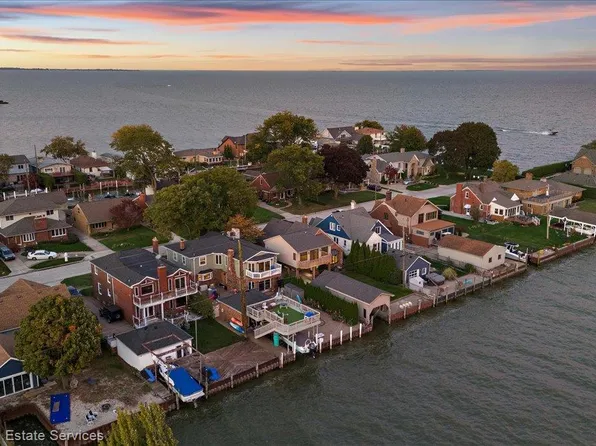 22676 Bayview Dr, Saint Clair Shores, MI 48081