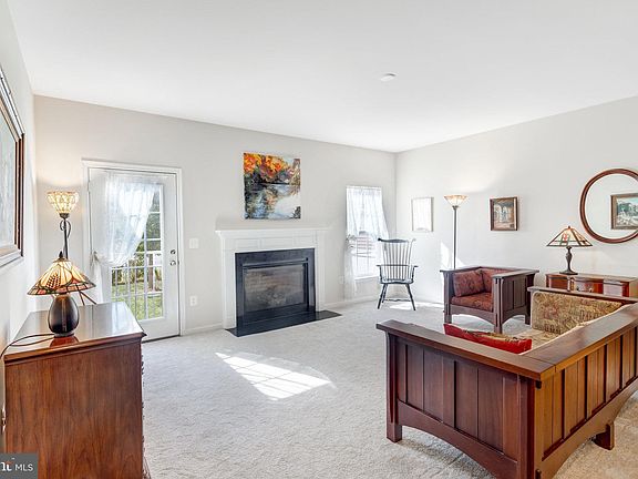4th image of 415 Alder Dr