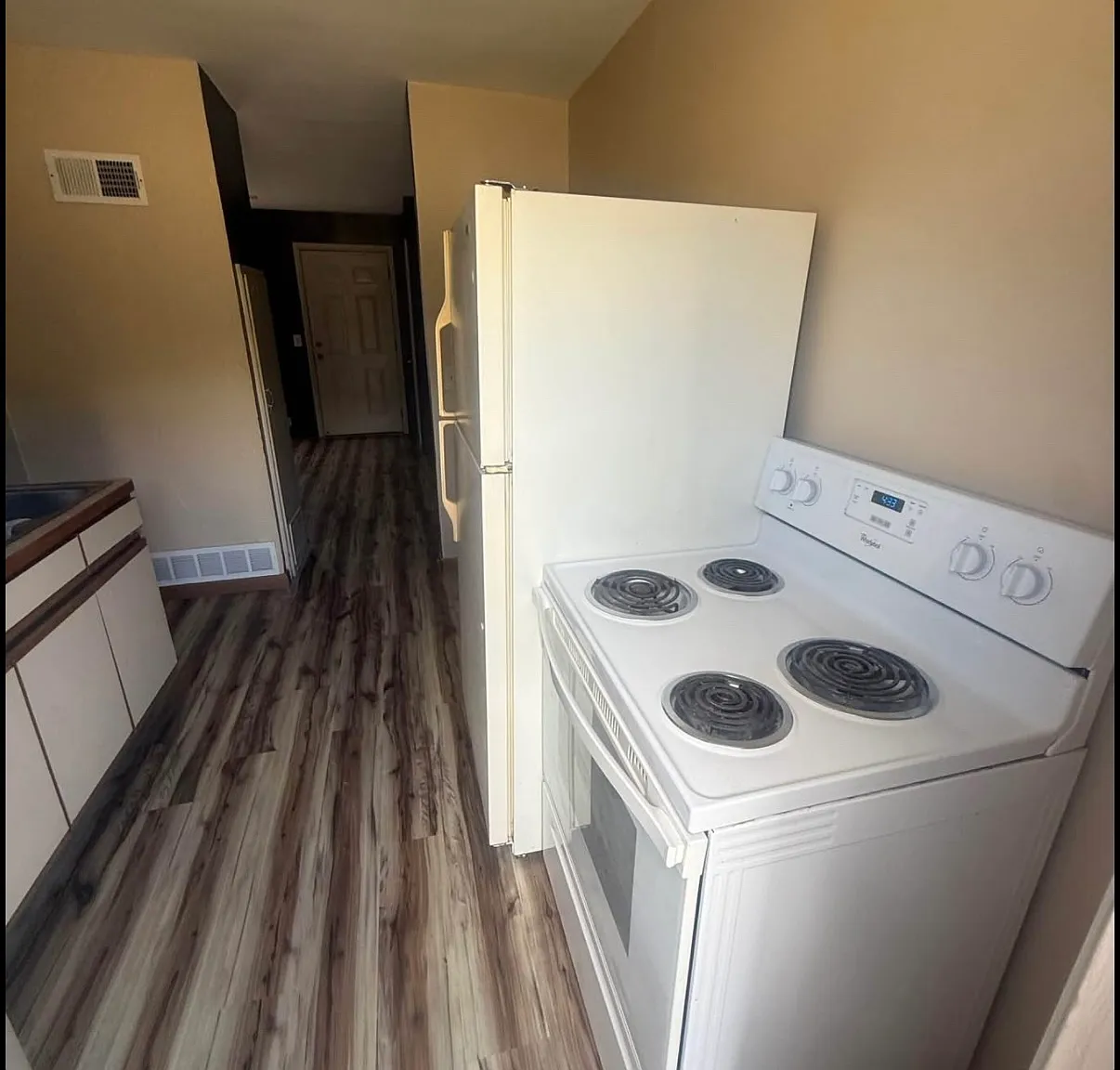 2 bed, 900 sqft, $850 — Photo 1