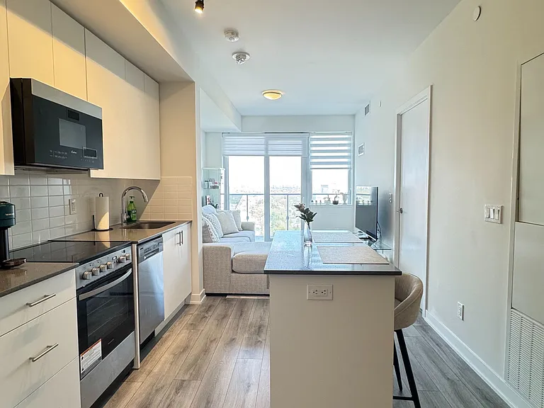 15 Ellerslie Ave #2001 — Photo 5