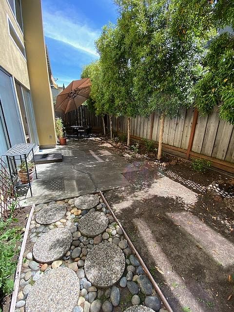 1st image of 101 Hobart Ave APT 4