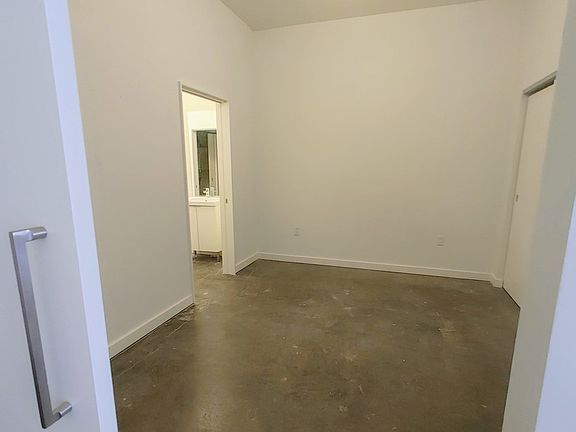 2nd image of 1723 Walnut St #206