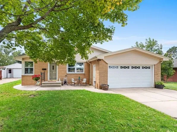 1780 Lilac Ln, Green Bay, WI 54302
