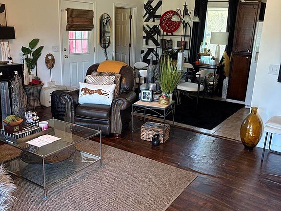 3rd image of 3162 Walsh Rd