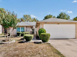 2426 Sutton Dr, Arlington, TX 76018