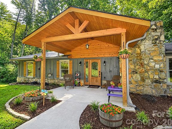 3rd image of 336 Hillside Rd