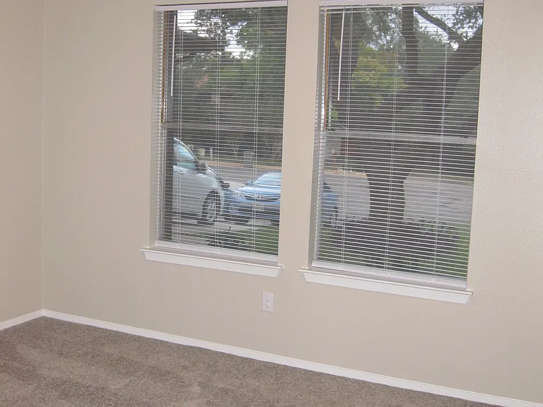 3413 Amalfi Cv — Photo 6