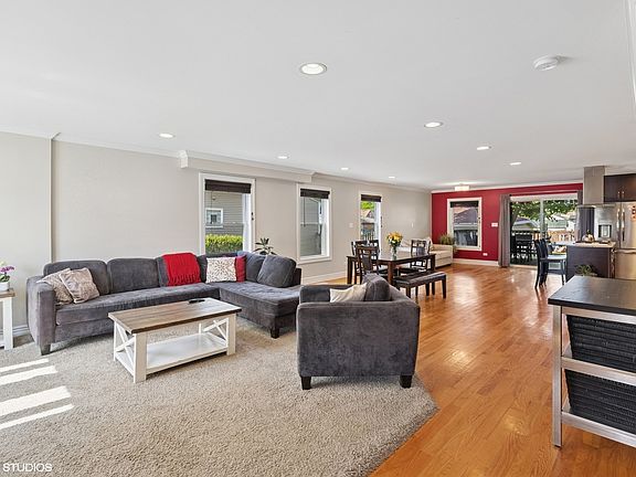 3rd image of 4322 Emerson Ave