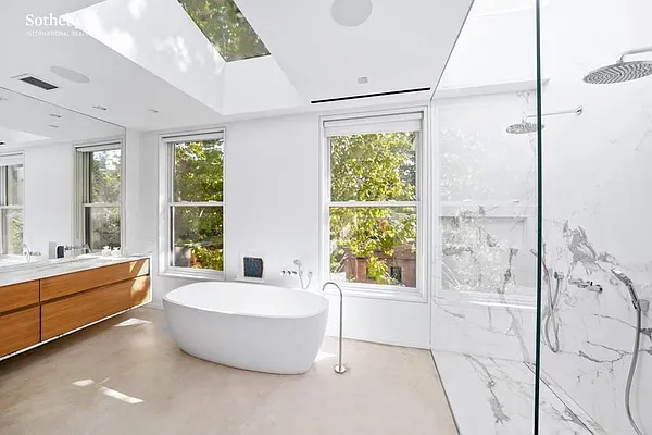 Sold by Sotheby's International Realty | media 18