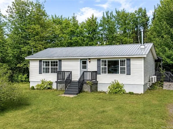 1020 Charters Settlement Rd, New Maryland, NB E3C 1X7