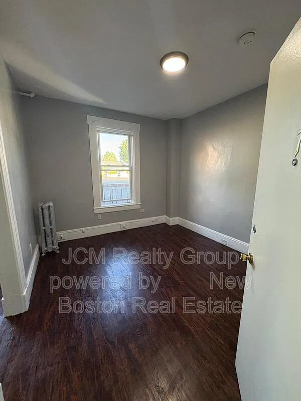 2 bed, 1.0 bath, 999 sqft, $2,200 — Photo 4