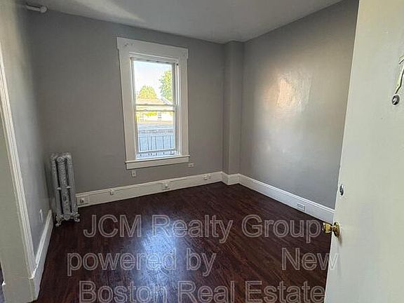 4th image of 64 Hollis St