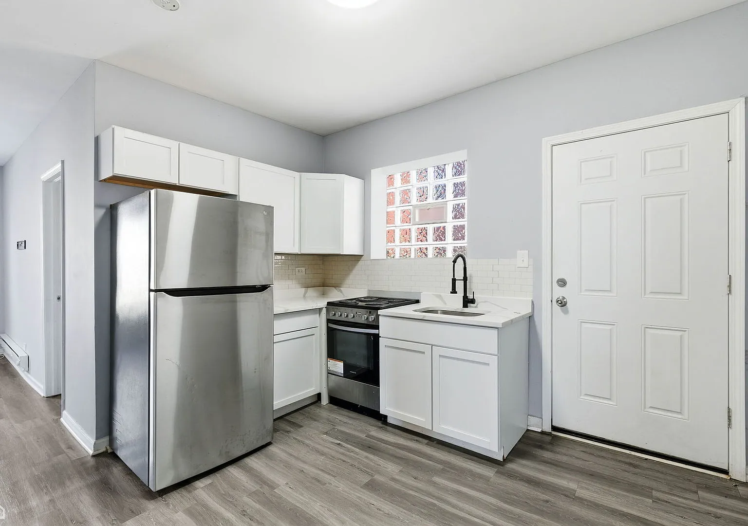 2 bed, $1,300 — Photo 3