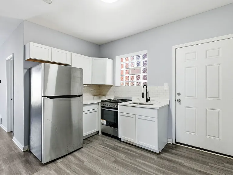 16 E 118th Pl #1F — Photo 3