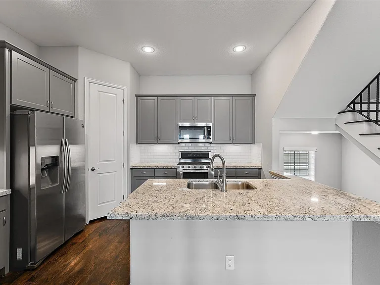 1221 W 19th St #B — Photo 7
