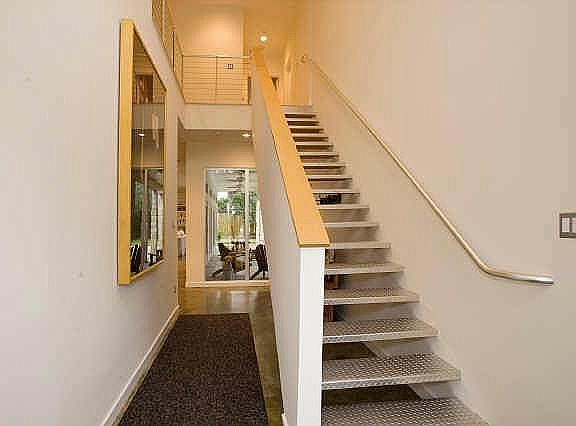 2nd image of 419 E Cowan Dr