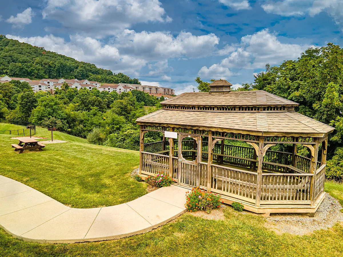 Photo 2 of 6 - Valley View Senior Apartments - Staunton, VA Building Photo - Valley View Senior Apartments
