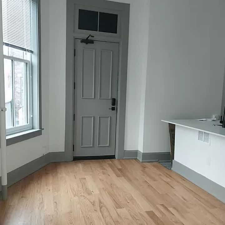 1st image of 1725 Elm St #7