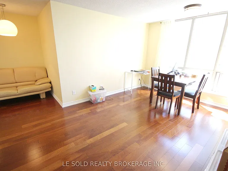 40 Scollard St #602 — Photo 3