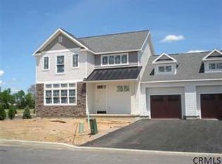 28 Mulberry Dr, Colonie, NY 12205