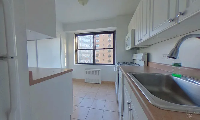Rented by Hecht Group | media 13