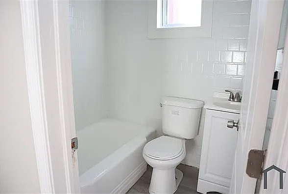 1605 Homestead St #5 — Photo 2