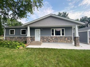 1733 Elmwood Ave, Bettendorf, IA