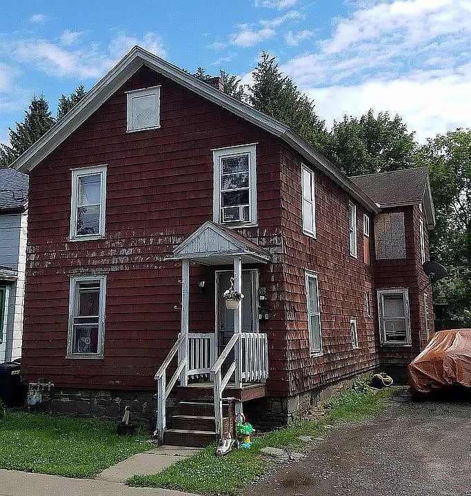 1st image of 18 Ross Ave