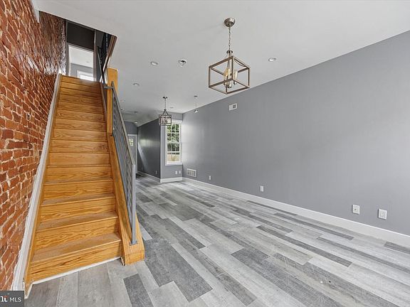 5th image of 2513 N Douglas St