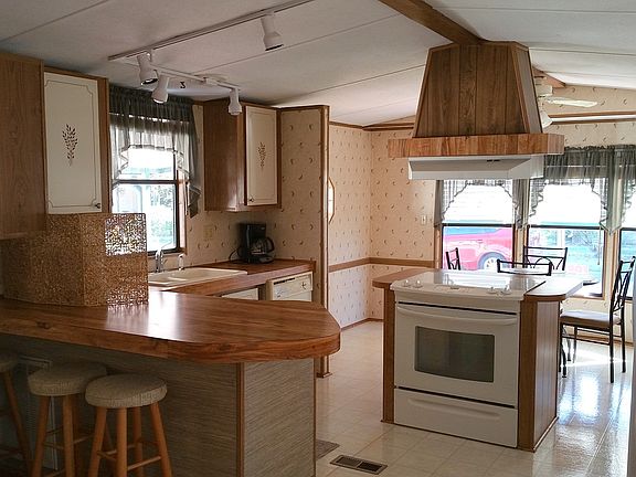 SUPER KITCHEN