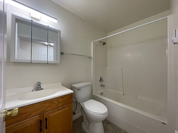 4th image of 416 Hawthorne St APT 1